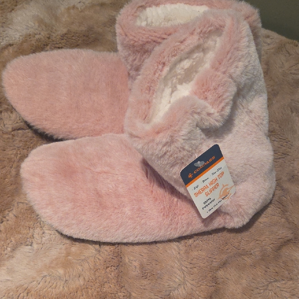 Cozy Pink Slipper Boots. Sherpa